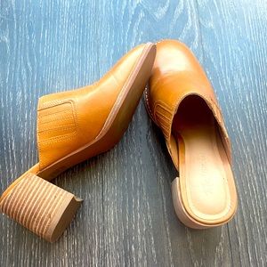 Never worn Madewell Carey Mules